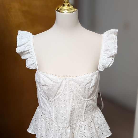 Astr Tops - ❤️❤️❤️Astr White Eyelet Ruffle Blouse